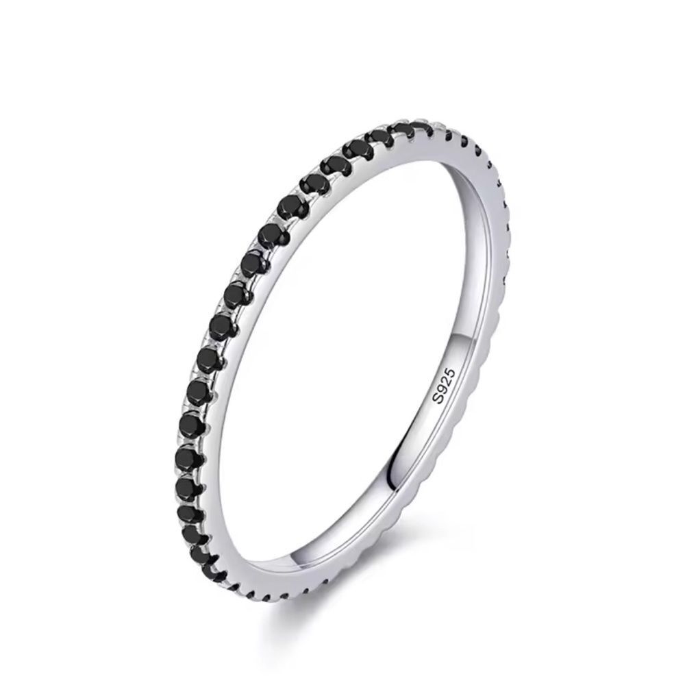 SILVER AND ONIX RING 925 STAMPED Size 7